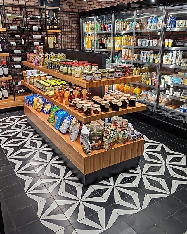 Locales comerciales con baldosas calcáreas en Uruguay