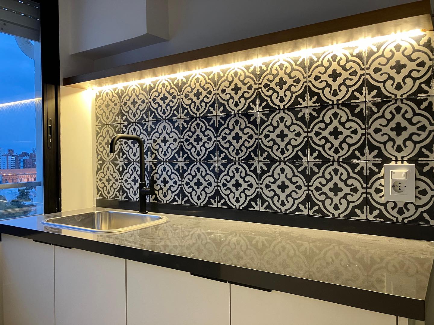 Cocinas con baldosas calcáreas en Uruguay