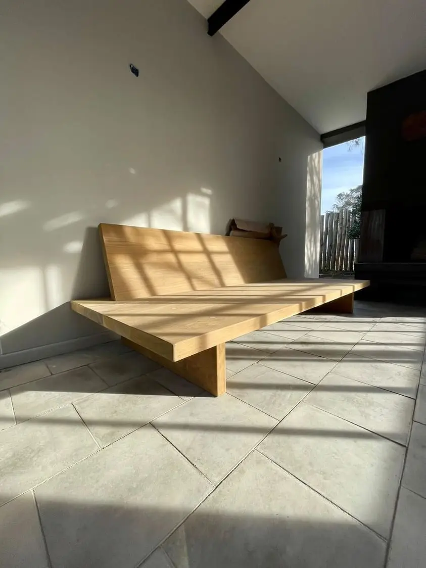 piso baldosas calcáreas grises